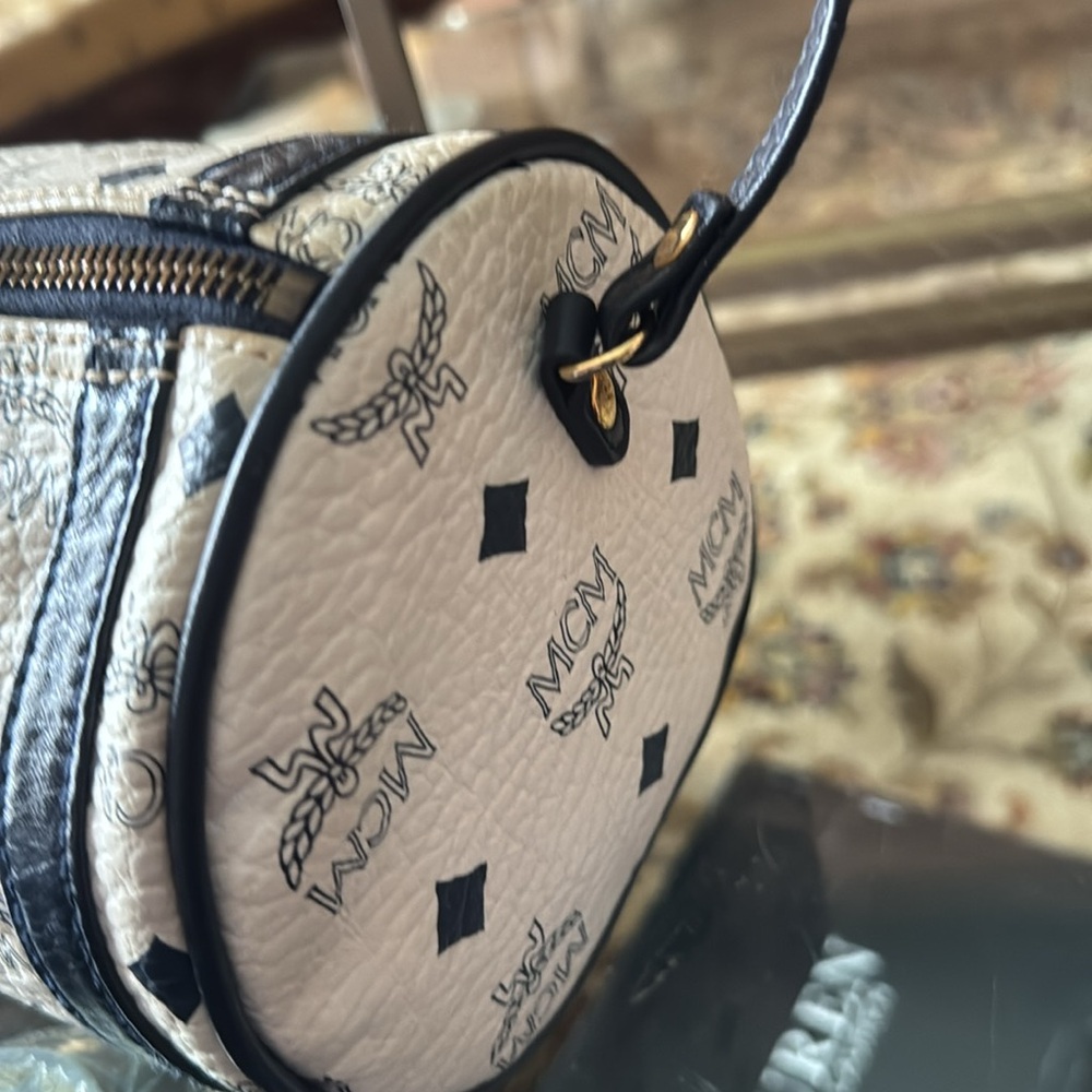 MCM bag Cylinder Crossbody - Picture 4 of 7